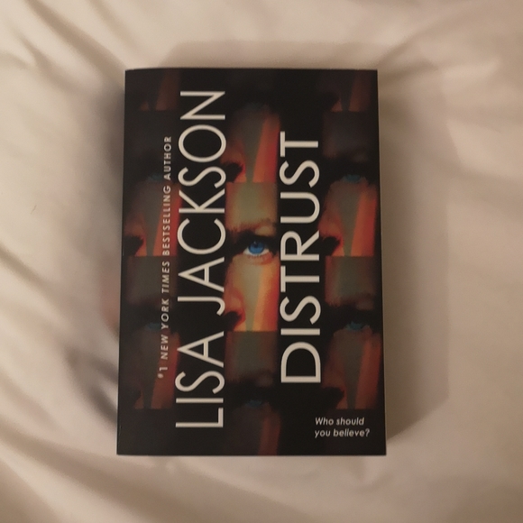 Distrust by Lisa Jackson - Picture 1 of 3